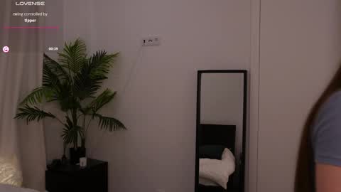 Lilly Colins online show from January 20, 5:59 pm