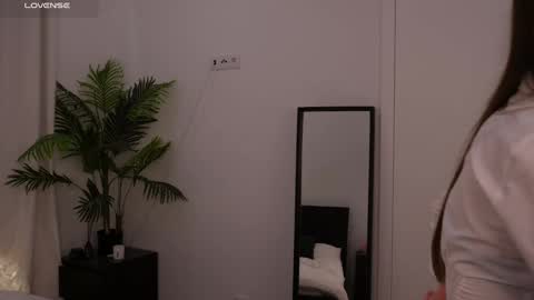 Lilly Colins online show from January 23, 2:28 pm