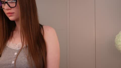 Lilly Colins online show from January 31, 6:03 pm