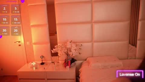 Lilly Colins online show from October 23, 6:50 pm