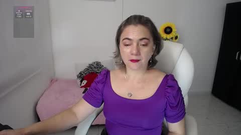 Snapshot of lilly_milf chatting on December 28, 1:17 pm Lilly online show from December 28, 1:17 pm