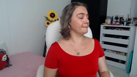 Snapshot of lilly_milf chatting on December 29, 1:06 pm Lilly online show from December 29, 1:06 pm