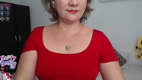 Snapshot of lilly_milf chatting on January 11, 1:43 pm Lilly online show from January 11, 1:43 pm