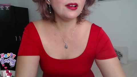 Snapshot of lilly_milf chatting on January 19, 1:44 pm Lilly online show from January 19, 1:44 pm