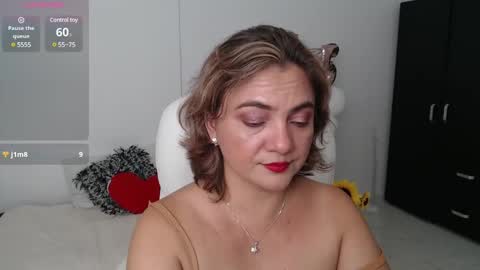 Snapshot of lilly_milf chatting on January 26, 2:24 am Lilly online show from January 26, 2:24 am