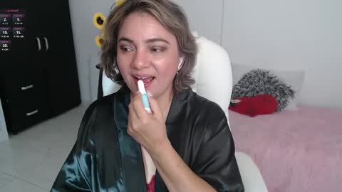 Snapshot of lilly_milf chatting on February 22, 2:52 pm Lilly online show from February 22, 2:52 pm