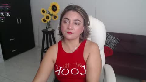 Snapshot of lilly_milf chatting on February 23, 11:44 am Lilly online show from February 23, 11:44 am