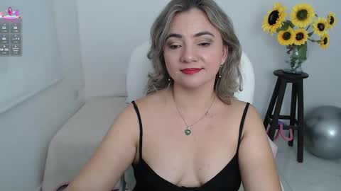 Snapshot of lilly_milf chatting on September 12, 1:22 pm Lilly online show from September 12, 1:22 pm
