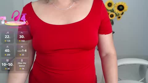 Snapshot of lilly_milf chatting on October 8, 4:15 pm Lilly online show from October 8, 4:15 pm