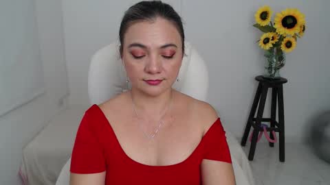 Snapshot of lilly_milf chatting on October 24, 3:41 pm Lilly online show from October 24, 3:41 pm