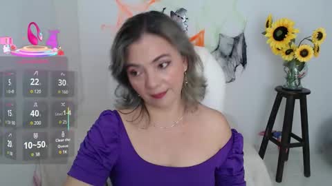 Snapshot of lilly_milf chatting on October 31, 2:18 pm Lilly online show from October 31, 2:18 pm