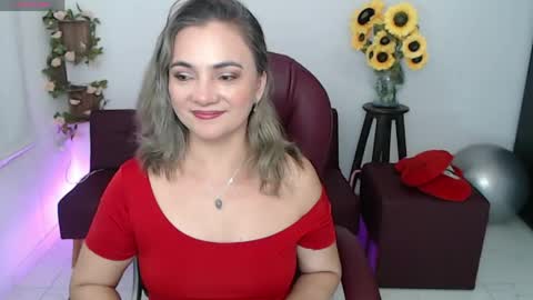 Snapshot of lilly_milf chatting on April 16, 3:24 pm Lilly online show from April 16, 3:24 pm