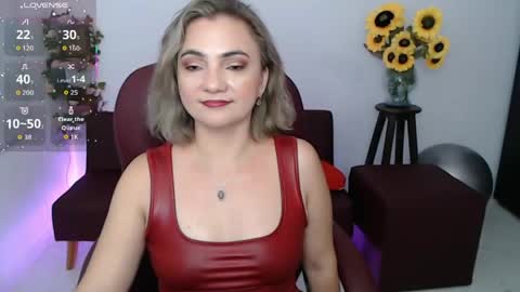 Snapshot of lilly_milf chatting on April 24, 3:14 pm Lilly online show from April 24, 3:14 pm