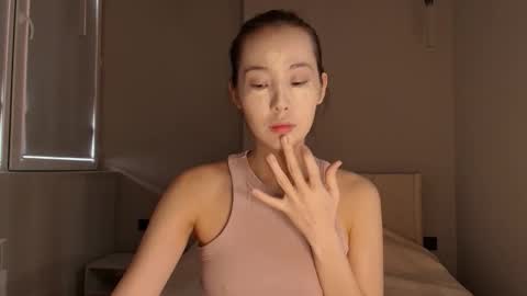 Snapshot of lilly_sweeet chatting on February 24, 5:05 am lilly online show from February 24, 5:05 am