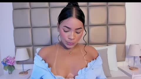 Snapshot of lilly_williamss chatting on April 27, 3:26 am Lilly online show from April 27, 3:26 am