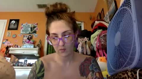 hi guys im back on here 3 online show from May 21, 6:48 pm