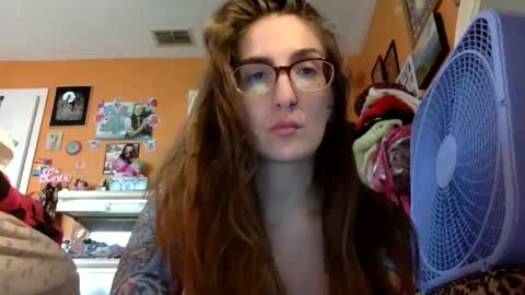 hi guys im back on here 3 online show from May 25, 8:59 pm