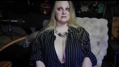 Lillyth Eden online show from May 22, 5:36 am