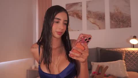 Lilly Thompson  online show from April 12, 7:41 pm