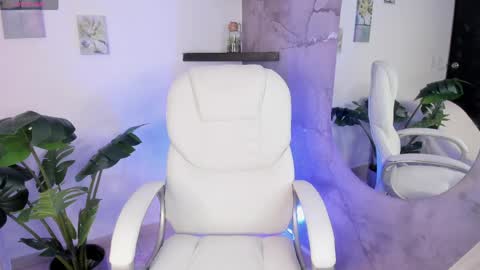 Snapshot of lilokat_ chatting on April 14, 8:48 pm Lilo online show from April 14, 8:48 pm