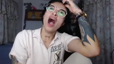 lil palacio online show from December 14, 4:01 am