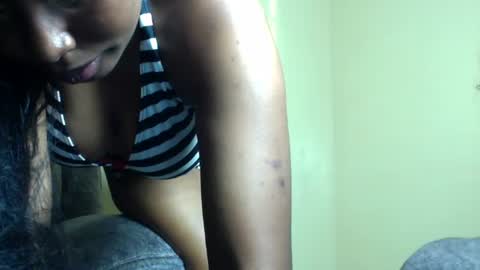 Snapshot of lilpretty16 chatting on June 17, 2:40 pm lilpretty16 online show from June 17, 2:40 pm
