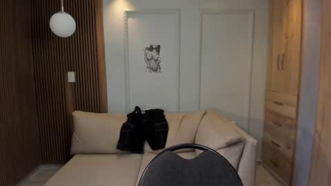 lilr_ online show from December 7, 4:14 pm