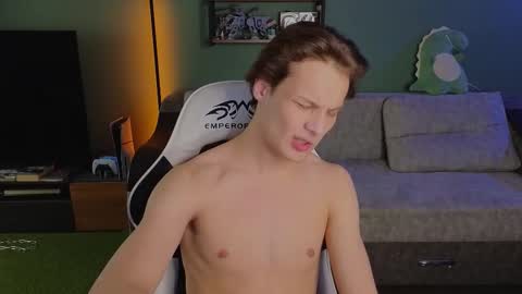 Snapshot of lilteddyboy chatting on October 24, 4:25 pm lilteddyboy online show from October 24, 4:25 pm