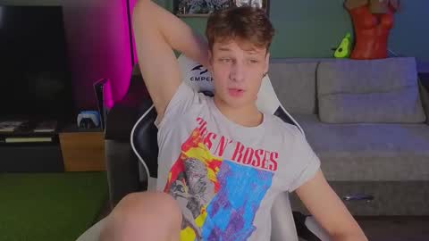 Snapshot of lilteddyboy chatting on November 5, 4:51 pm lilteddyboy online show from November 5, 4:51 pm