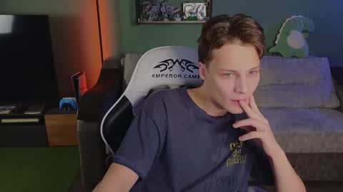 Snapshot of lilteddyboy chatting on November 13, 4:06 pm lilteddyboy online show from November 13, 4:06 pm