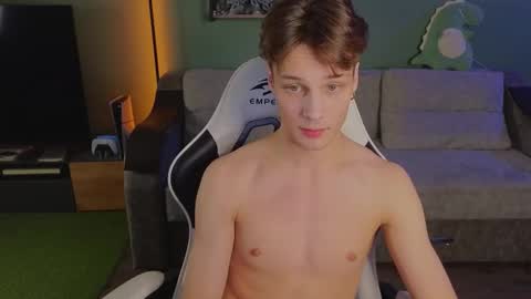 Snapshot of lilteddyboy chatting on November 15, 4:14 pm lilteddyboy online show from November 15, 4:14 pm