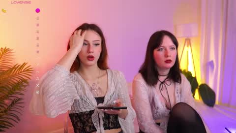 Leeloo online show from March 31, 7:09 am