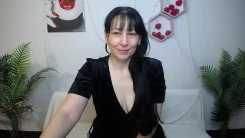 lilugrants online show from April 16, 6:52 pm