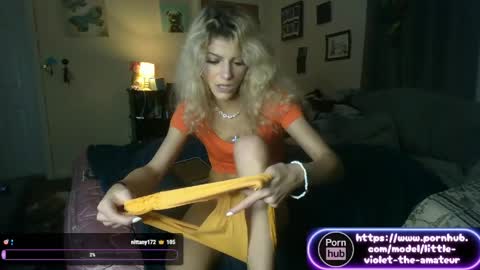 Snapshot of lilvioletxxx chatting on May 25, 12:38 am Little Violet online show from May 25, 12:38 am