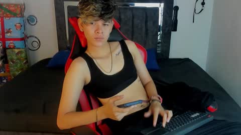 Lily and Lina online show from December 16, 11:59 am