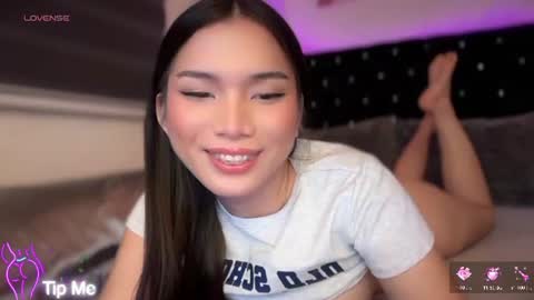 Snapshot of lily_ash chatting on June 20, 7:49 pm Lily- DONT FORGET TO FOLLOW ME HERE online show from June 20, 7:49 pm