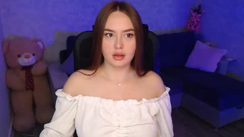 Snapshot of lily_baker_ chatting on June 3, 8:17 am lily_baker_ online show from June 3, 8:17 am