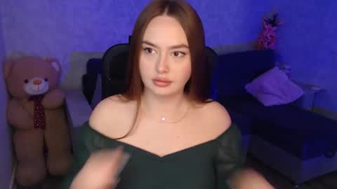 Snapshot of lily_baker_ chatting on June 7, 7:45 am lily_baker_ online show from June 7, 7:45 am