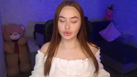 lily_baker_ online show from June 29, 6:08 am
