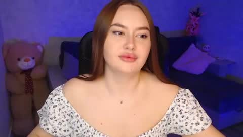 lily_baker_ online show from July 1, 6:59 am