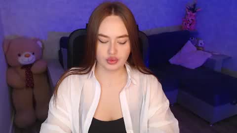 lily_baker_ online show from July 18, 7:45 am