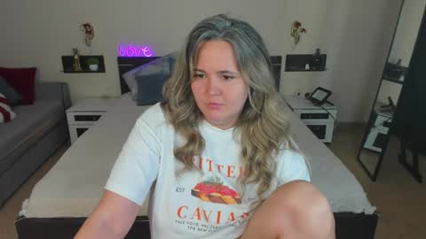 Snapshot of lily_bel chatting on May 29, 1:14 am Lily online show from May 29, 1:14 am