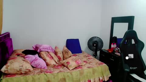 Snapshot of lily_benet1 chatting on February 26, 5:31 am LILYB online show from February 26, 5:31 am