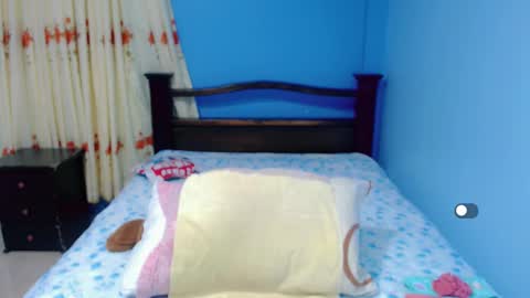 Snapshot of lily_benet1 chatting on September 30, 12:04 am LILYB online show from September 30, 12:04 am