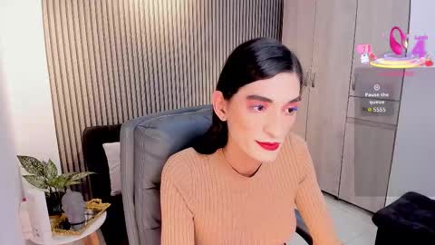 Snapshot of lily_cash1 chatting on November 18, 7:07 pm lily_cash1 online show from November 18, 7:07 pm