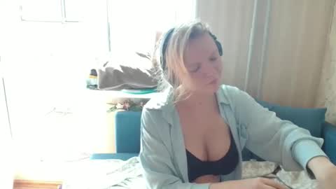 Snapshot of lily_dollyx chatting on September 10, 10:04 am Lily dollyx online show from September 10, 10:04 am