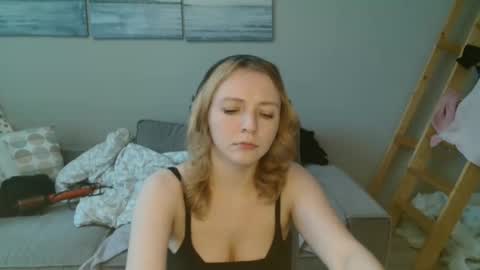 Lily dollyx online show from November 20, 10:15 am