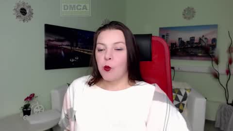 Lily online show from December 15, 5:01 am