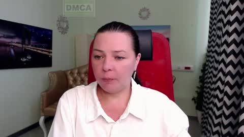 Lily online show from May 20, 5:57 am