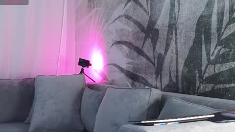 Snapshot of lily_foster_ chatting on December 2, 6:41 am Lily online show from December 2, 6:41 am